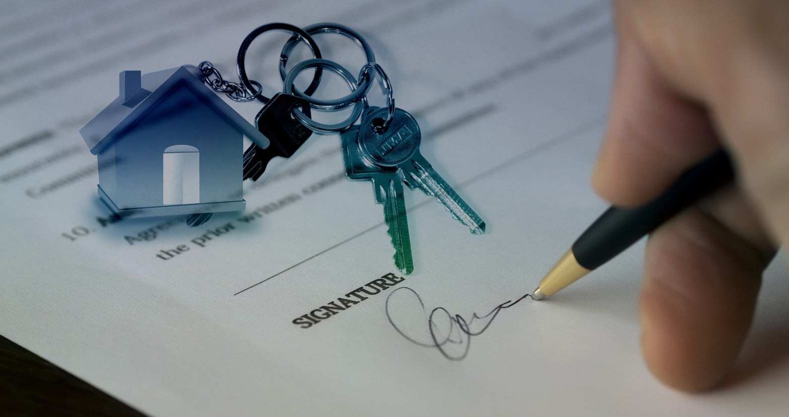 An investor signing an agreement after buying a house from an homeowner